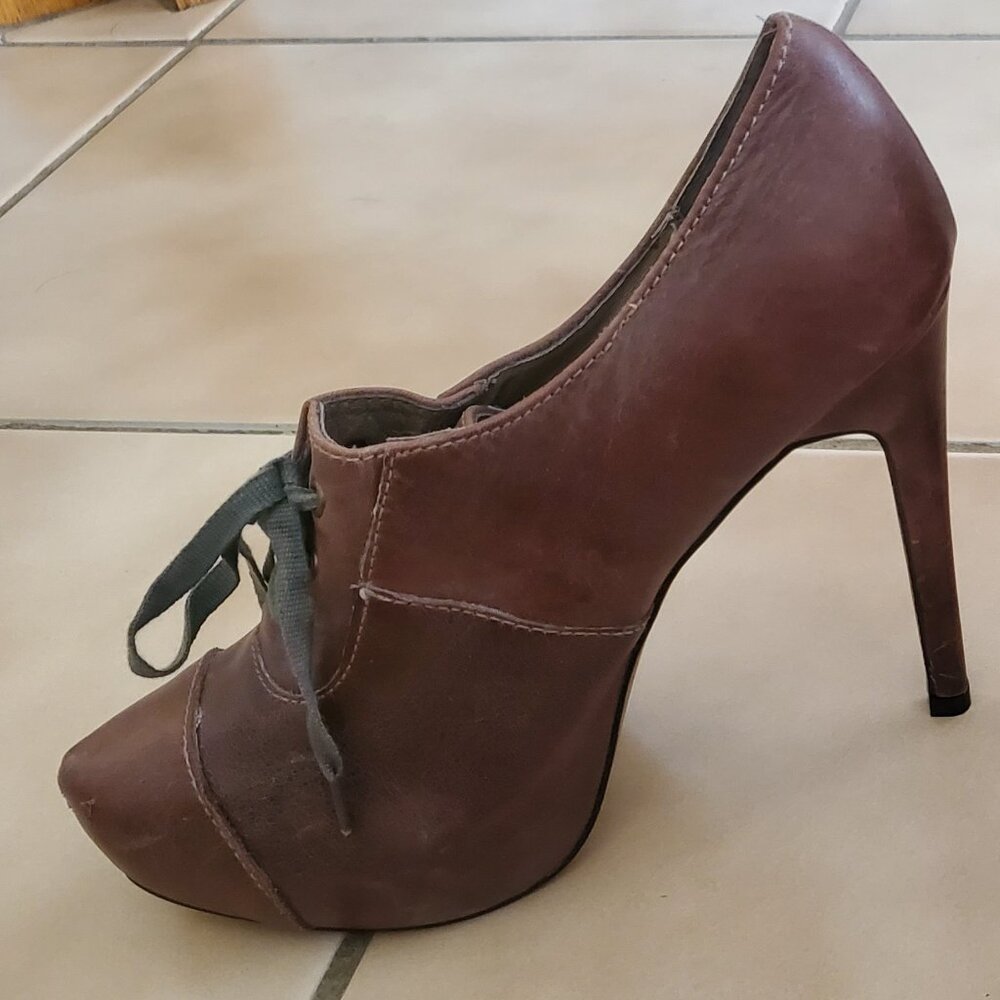 Restricted Brown Leather Lace-Up Oxford Heels – Size 9 - Picture 4 of 16